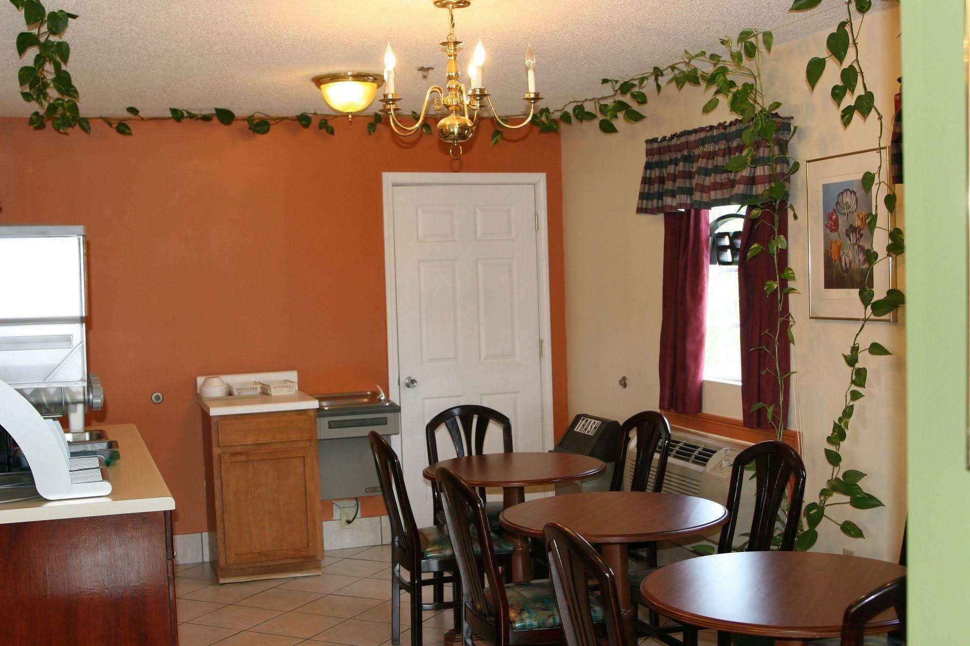 Coach Inn - Summerville Exterior photo